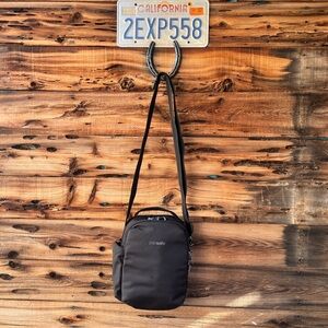 PACSAFE | V Anti-Theft Companion Crossbody Black Messenger Travel Bag